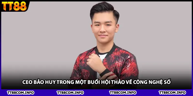Ceo Bảo Huy trong một buổi hội thảo về công nghệ số.